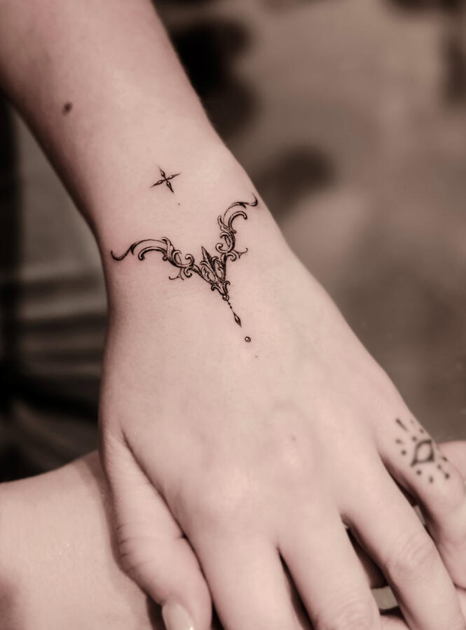 fineline ornamental hand jewelry tattoo